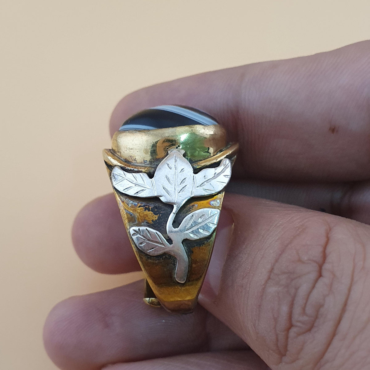 Bague œil d'agate Sulaimani vintage : incrustation florale en laiton et argent