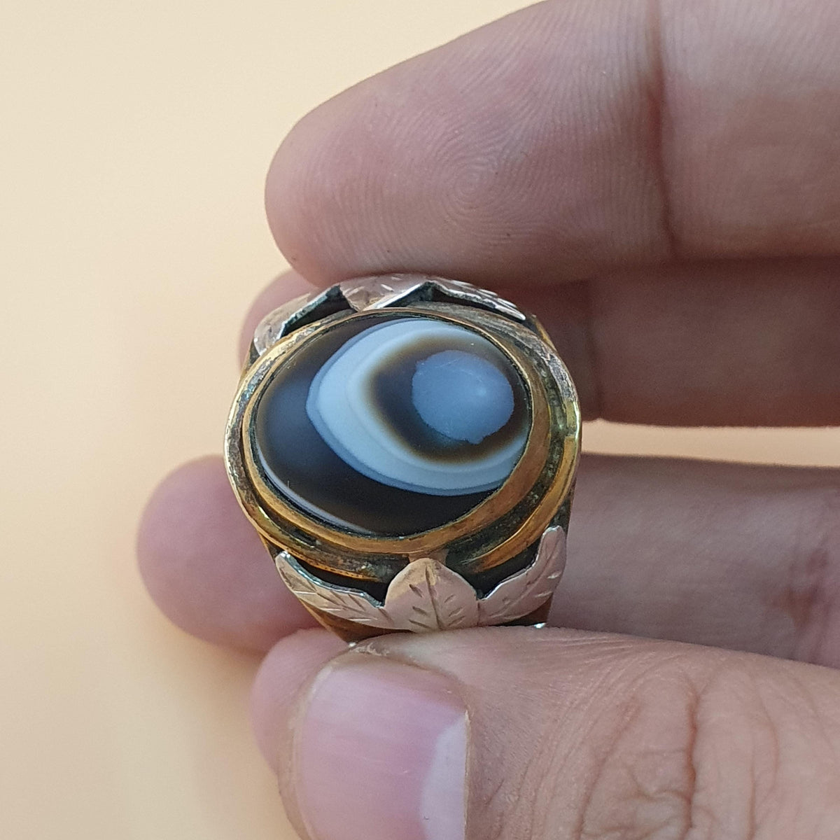Bague œil d'agate Sulaimani vintage : incrustation florale en laiton et argent