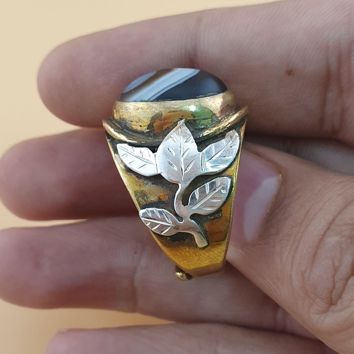 Bague œil d'agate Sulaimani vintage : incrustation florale en laiton et argent