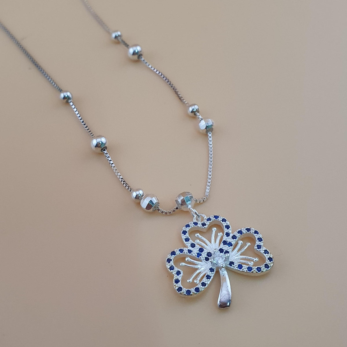 Elegant 925 Sterling Silver Four-Leaf Clover Pendant Blue & White Zirconia Stones Silver Chain