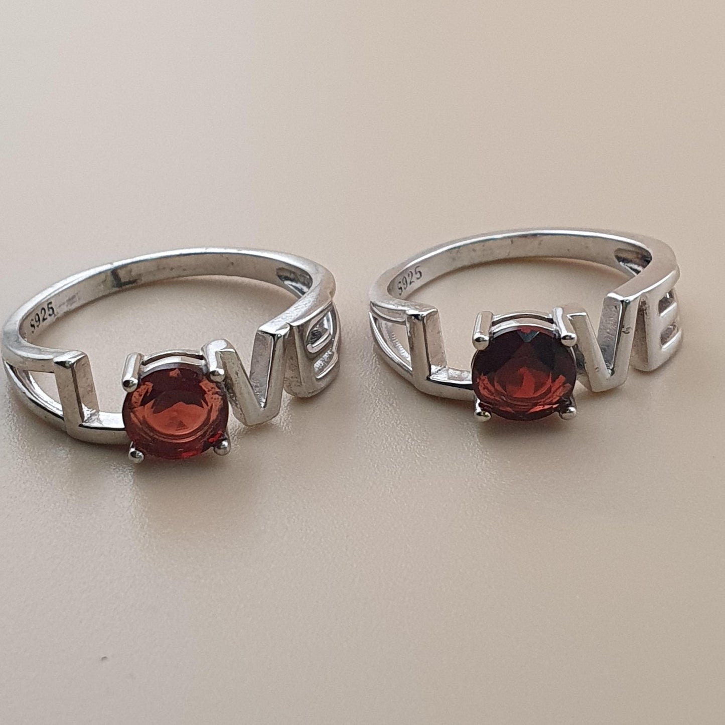 Lot von 2 925er Silber „LOVE“ Ring mit Granat Edelstein