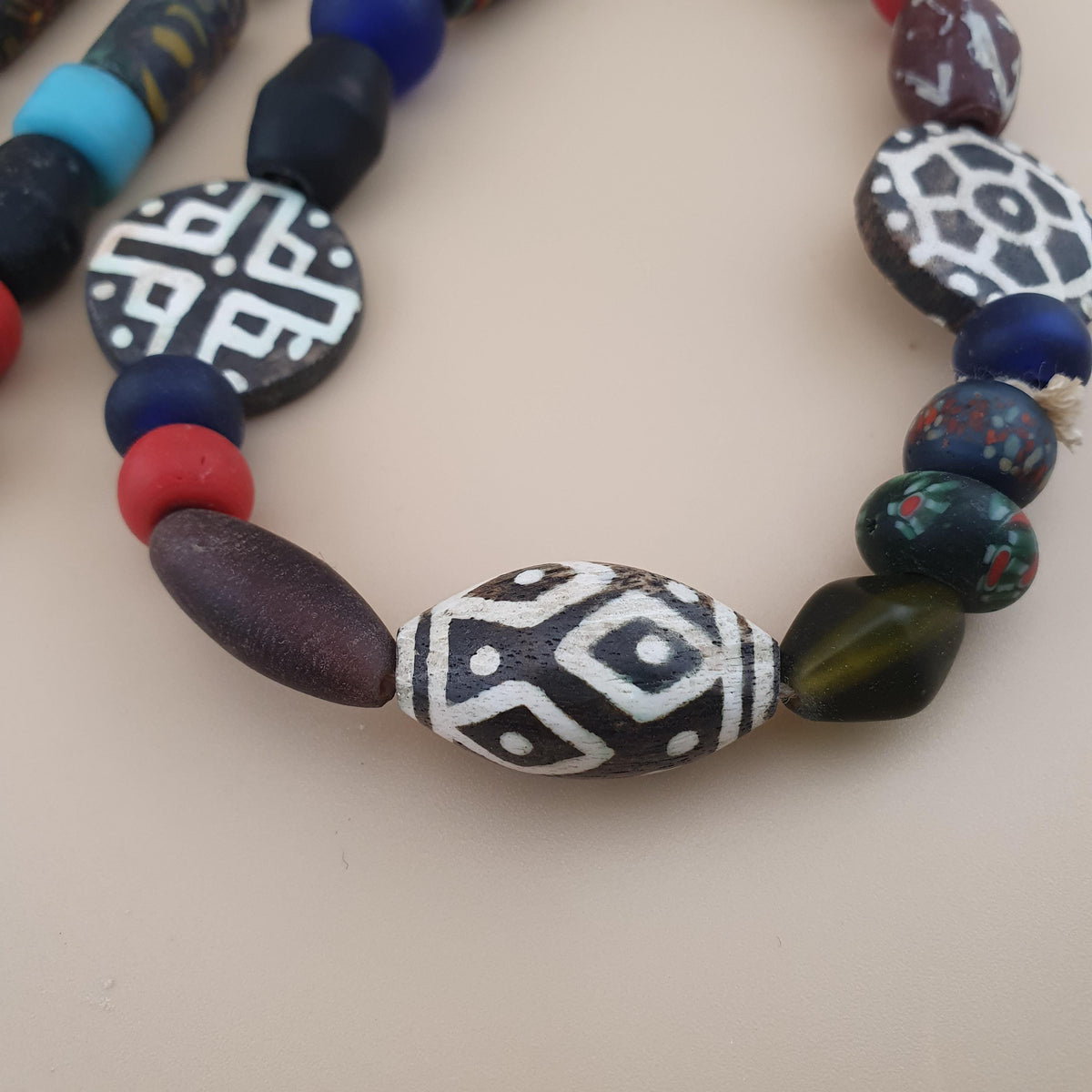 Collier vintage de perles asiatiques, africaines, Pumtek, Pyu et en verre
