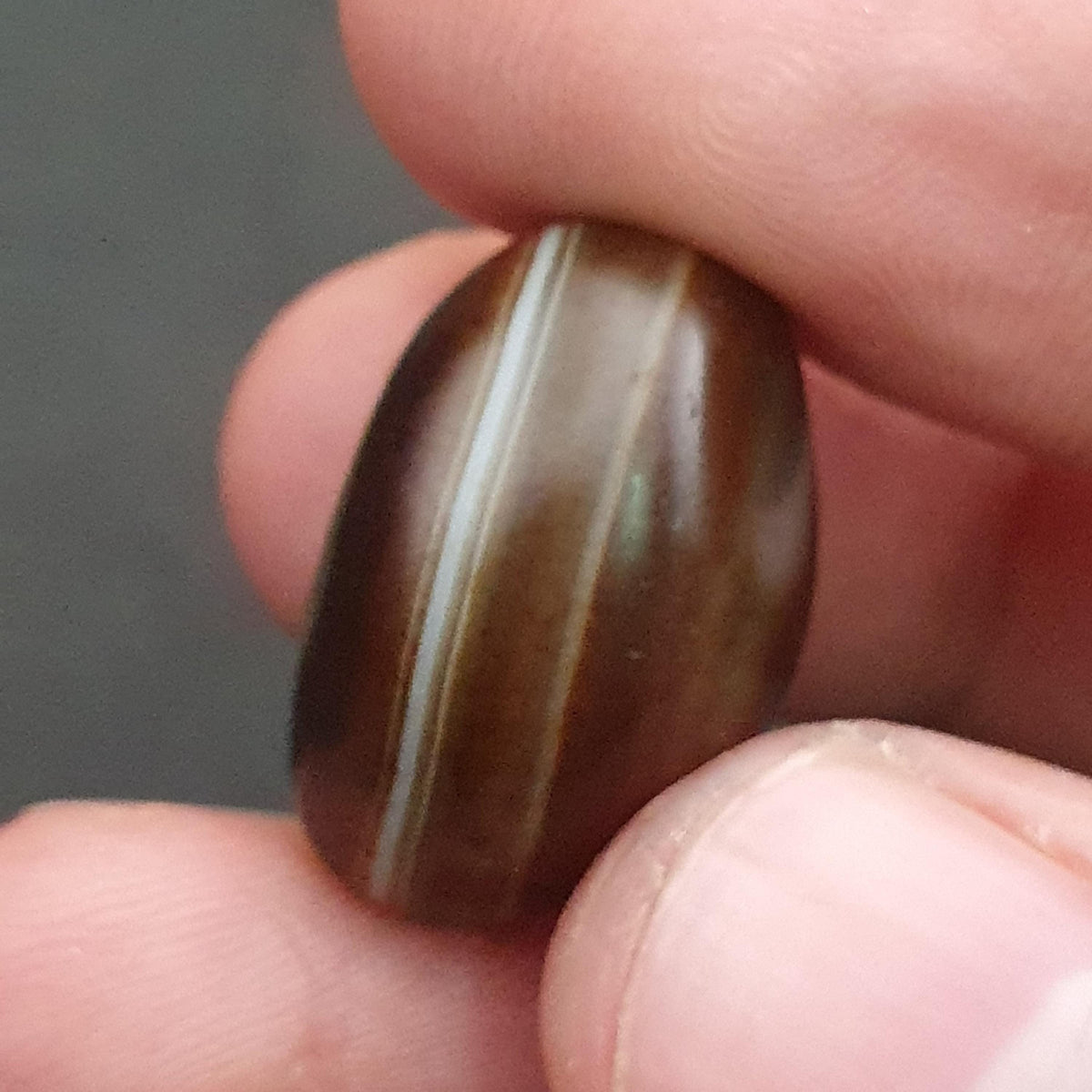 Amulette vintage en perles d'agate de Suleiman : Pierre gemme naturelle à motif œil