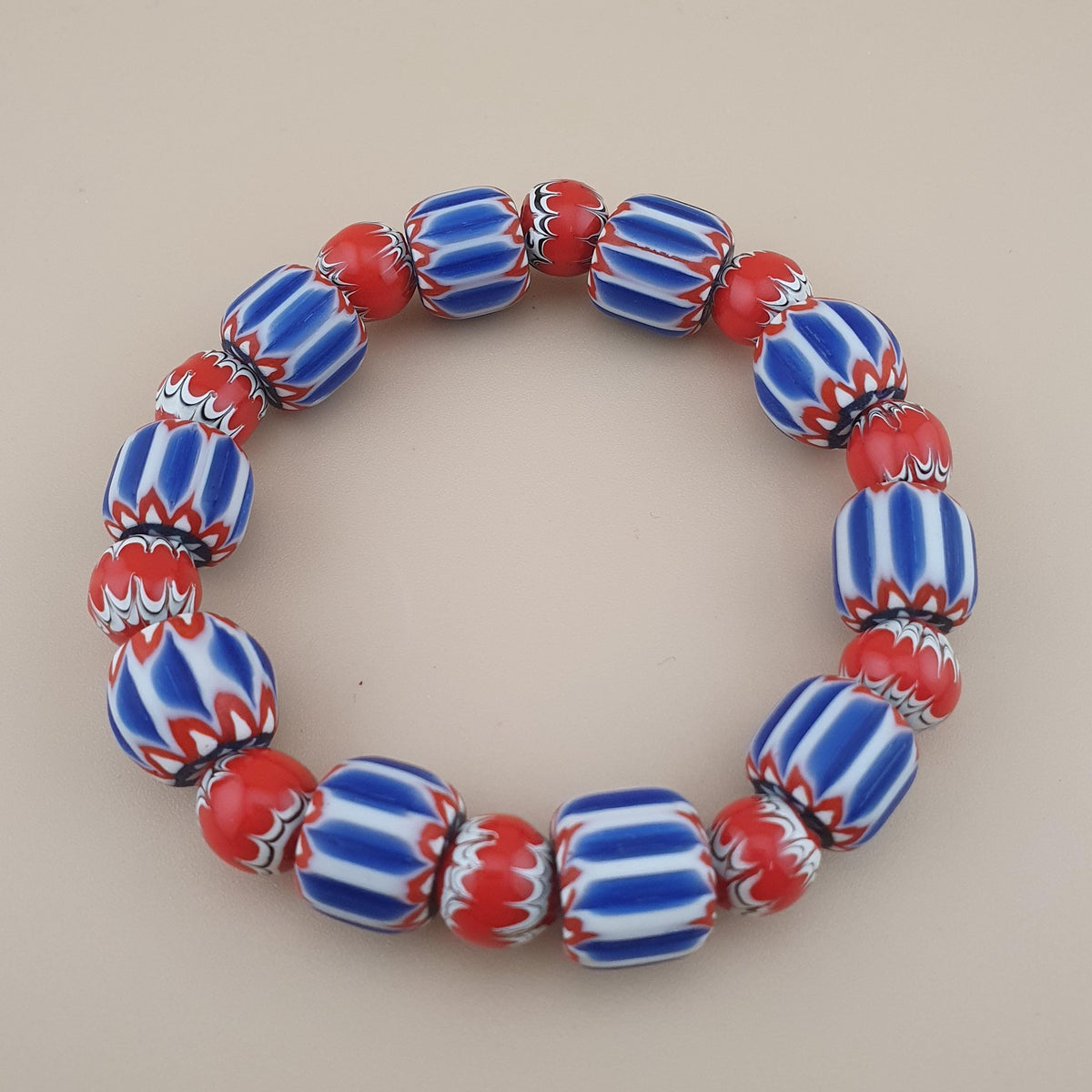 Armband mit Glasperlen im Chevron- und Trade-Stil aus Venedig