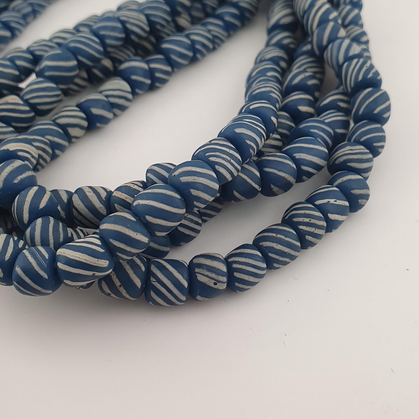 Vintage Afrikanischer Stil Weißer Streifen Blau 7mm -8mm Glasperlen Halskette Strang