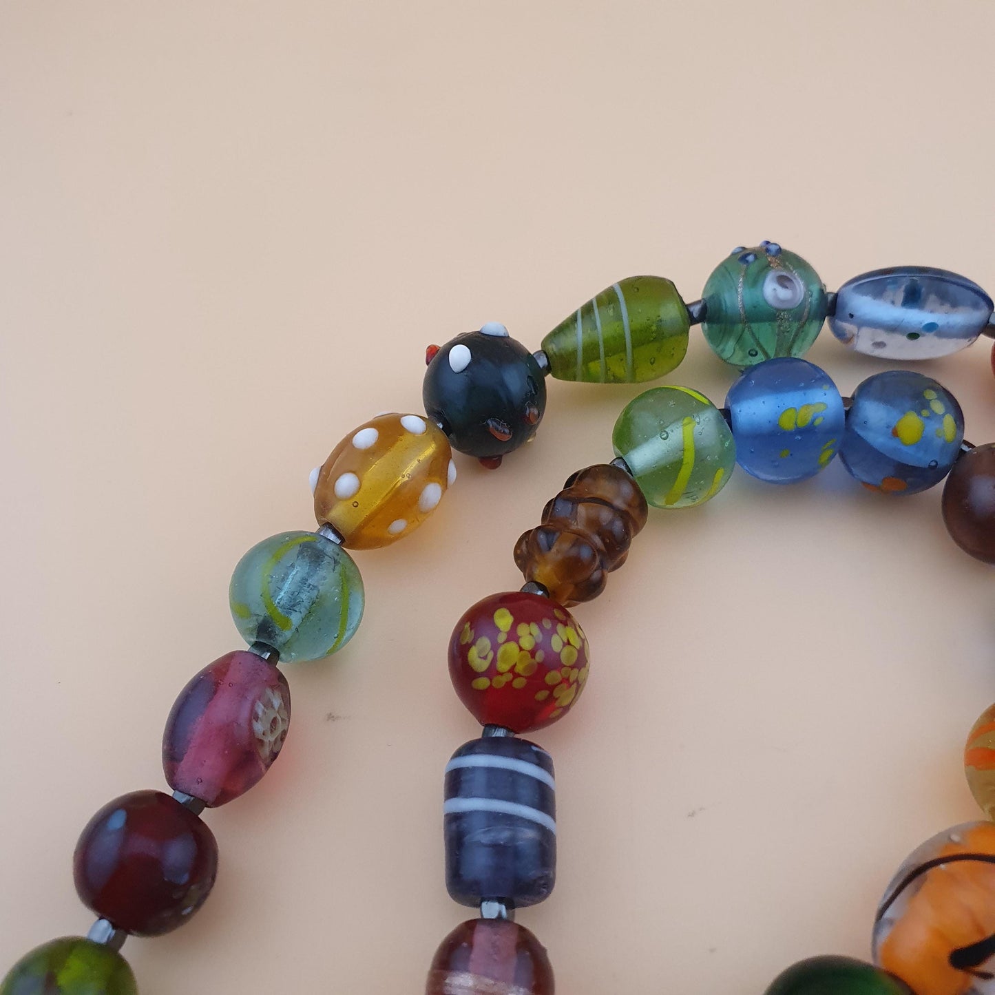 Halskette aus venezianischen Glasperlen im Vintage-Stil: Aventurin & Skunk Glas