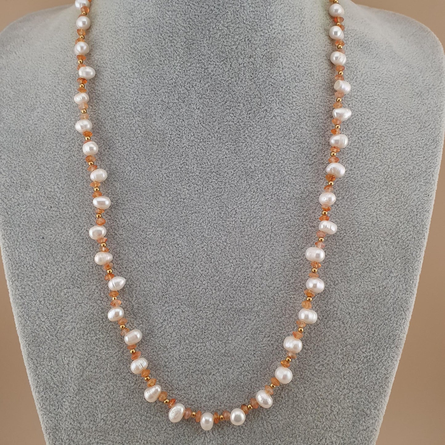 Elegant Fresh Water Pearl and Agate Beads Necklace