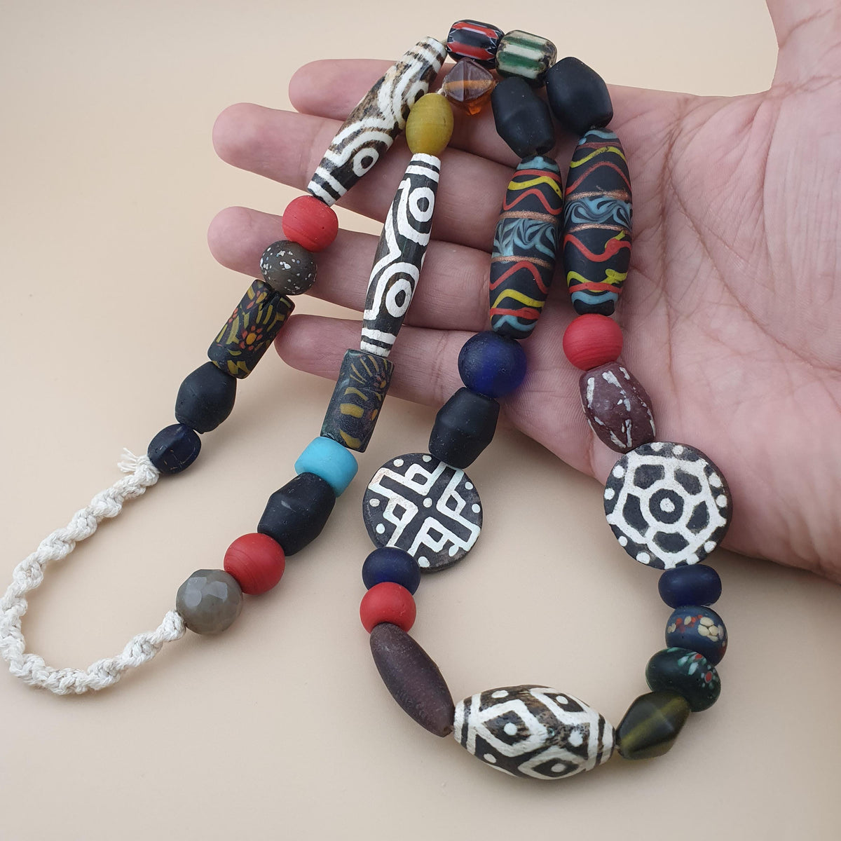 Collier vintage de perles asiatiques, africaines, Pumtek, Pyu et en verre