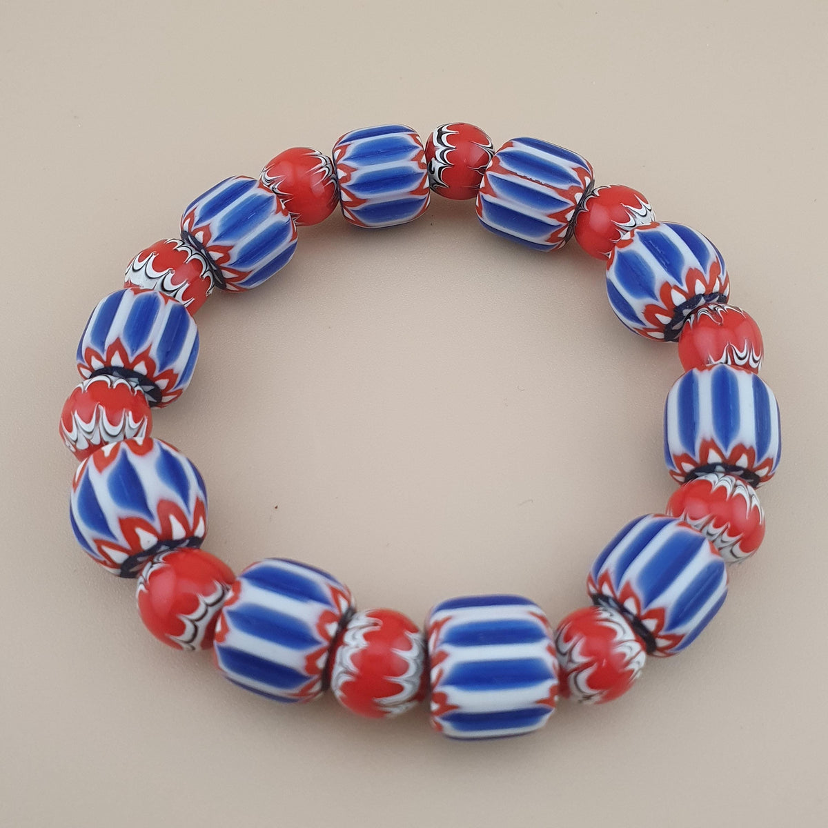 Armband mit Glasperlen im Chevron- und Trade-Stil aus Venedig
