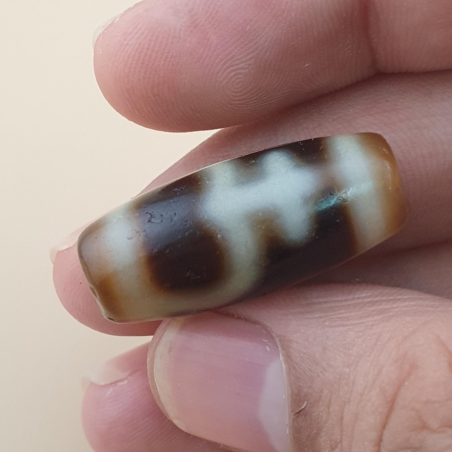 Vintage Himalayan Tibetan Treasure Vase Pattern Agate Bead Amulet