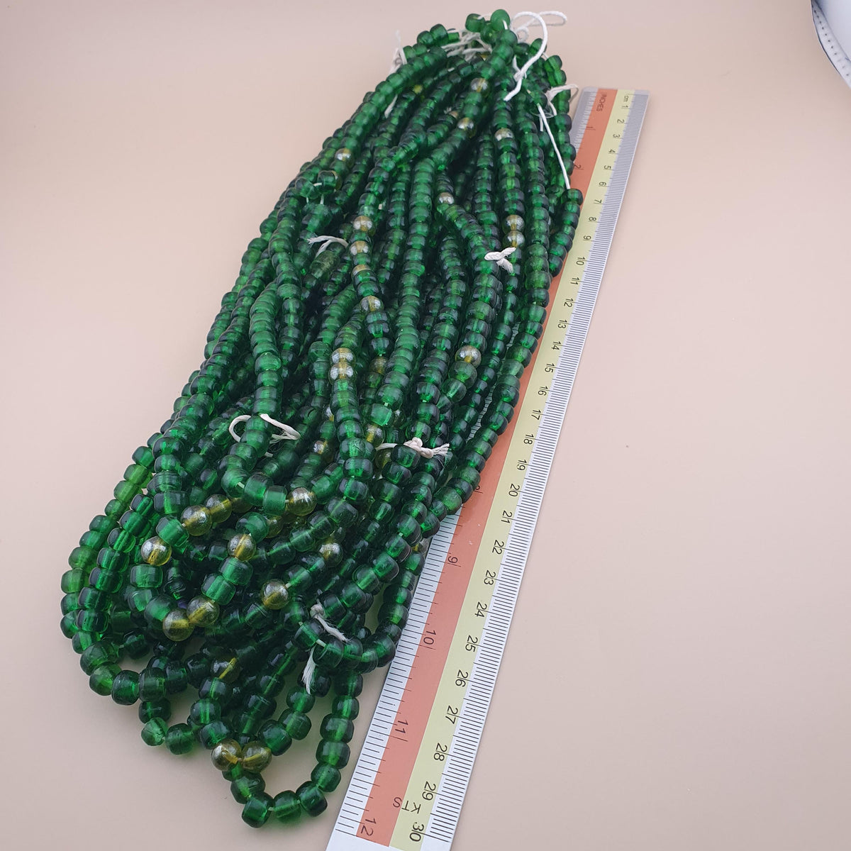 Collier en perles de verre vertes de style africain vintage de 24 pouces