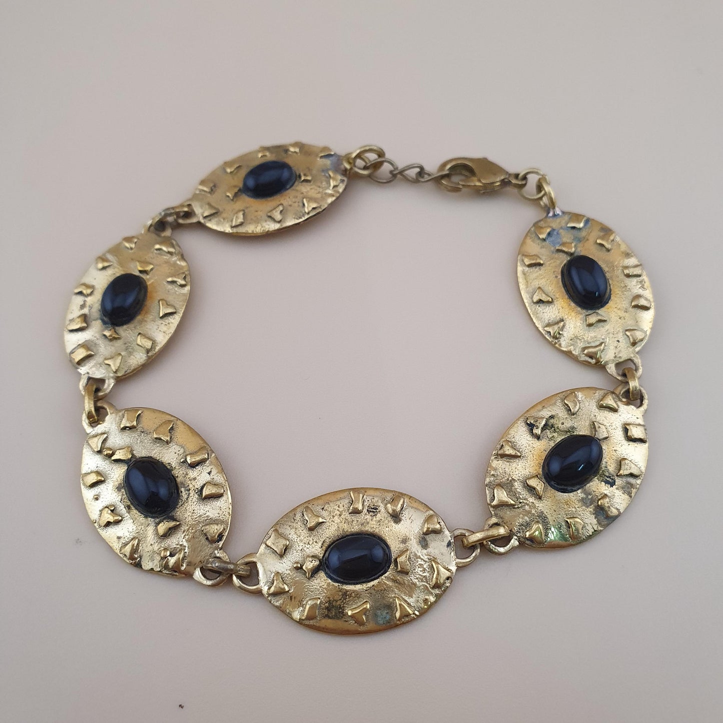 Geometrisches Vintage-Armband aus Messing und Onyx