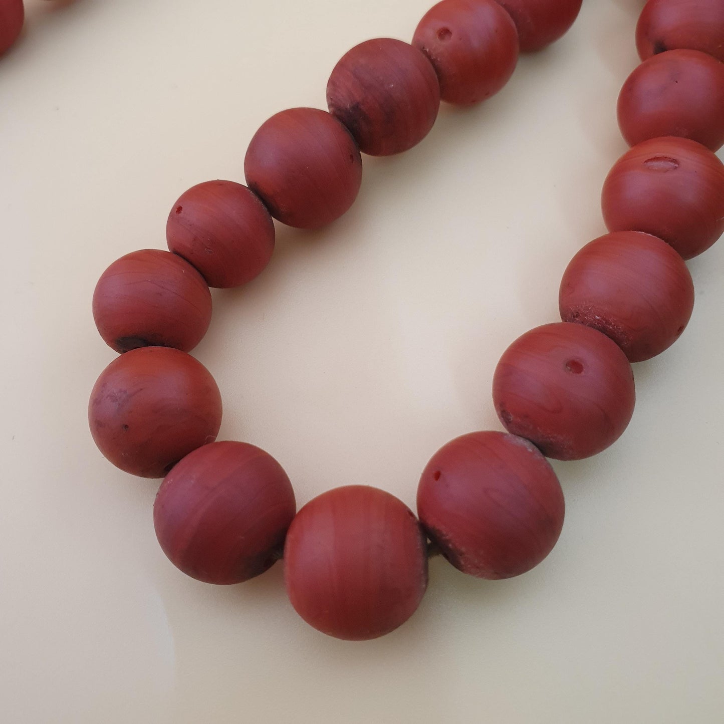 Halskette mit Glasperlen im afrikanischen Stil, Rot-Orange