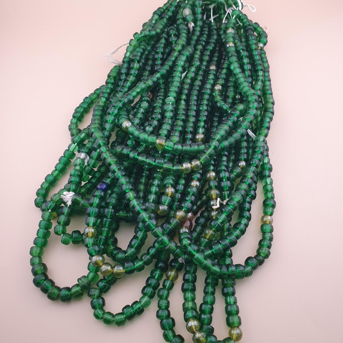 Collier en perles de verre vertes de style africain vintage de 24 pouces
