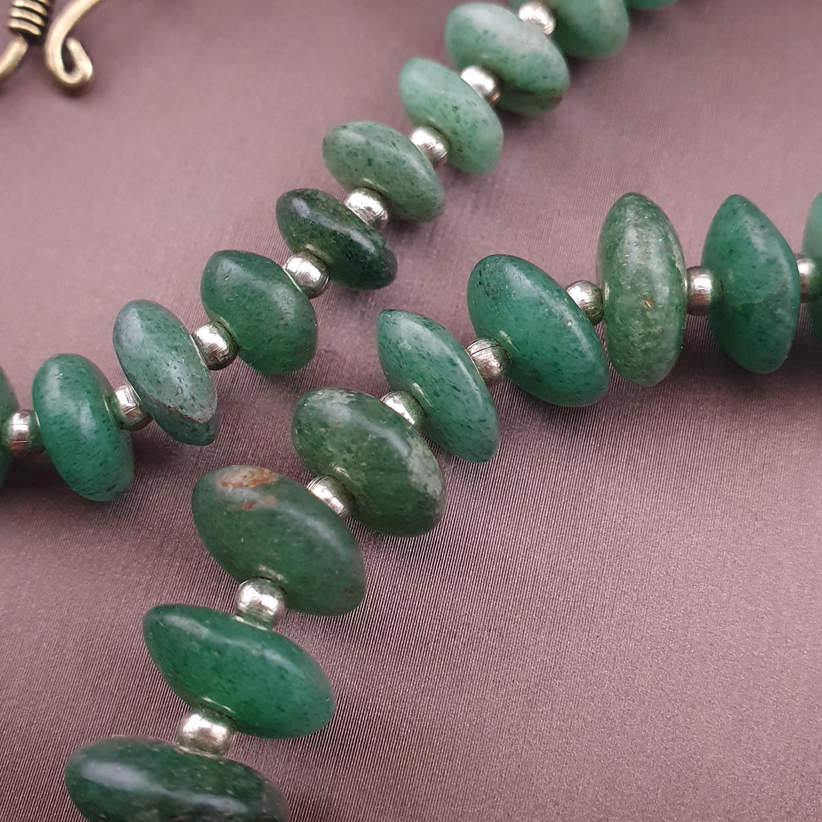 Collier de perles de jade en forme de pneu vintage