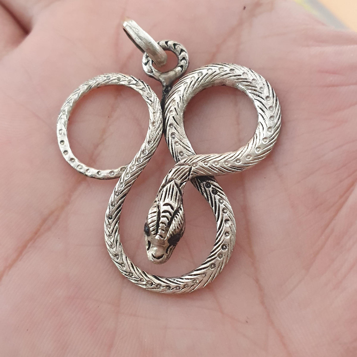 Pendentif en laiton vintage serpent, fait main magnifique