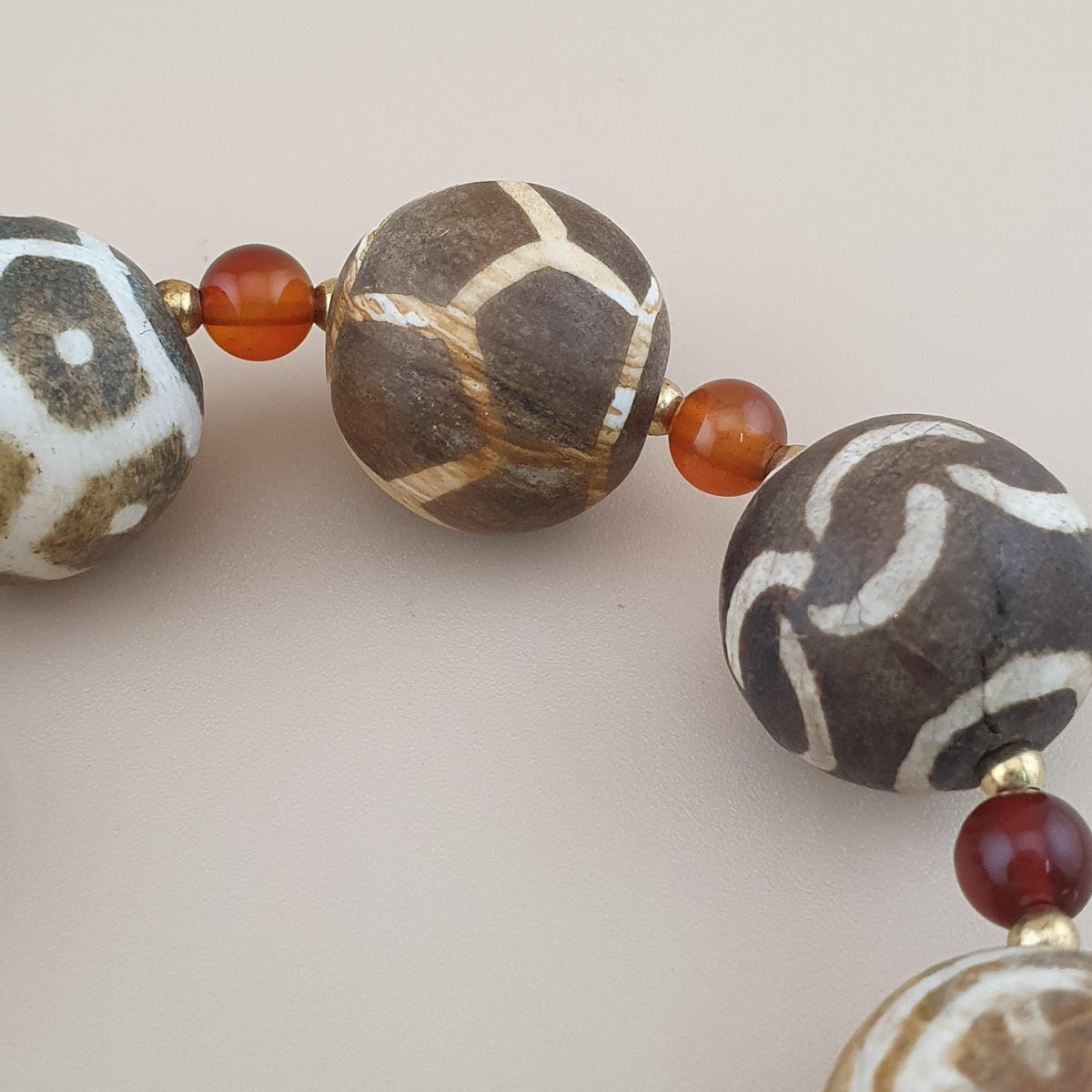 Bracelet vintage de perles Pyu Pumtek de Birmanie et cornaline