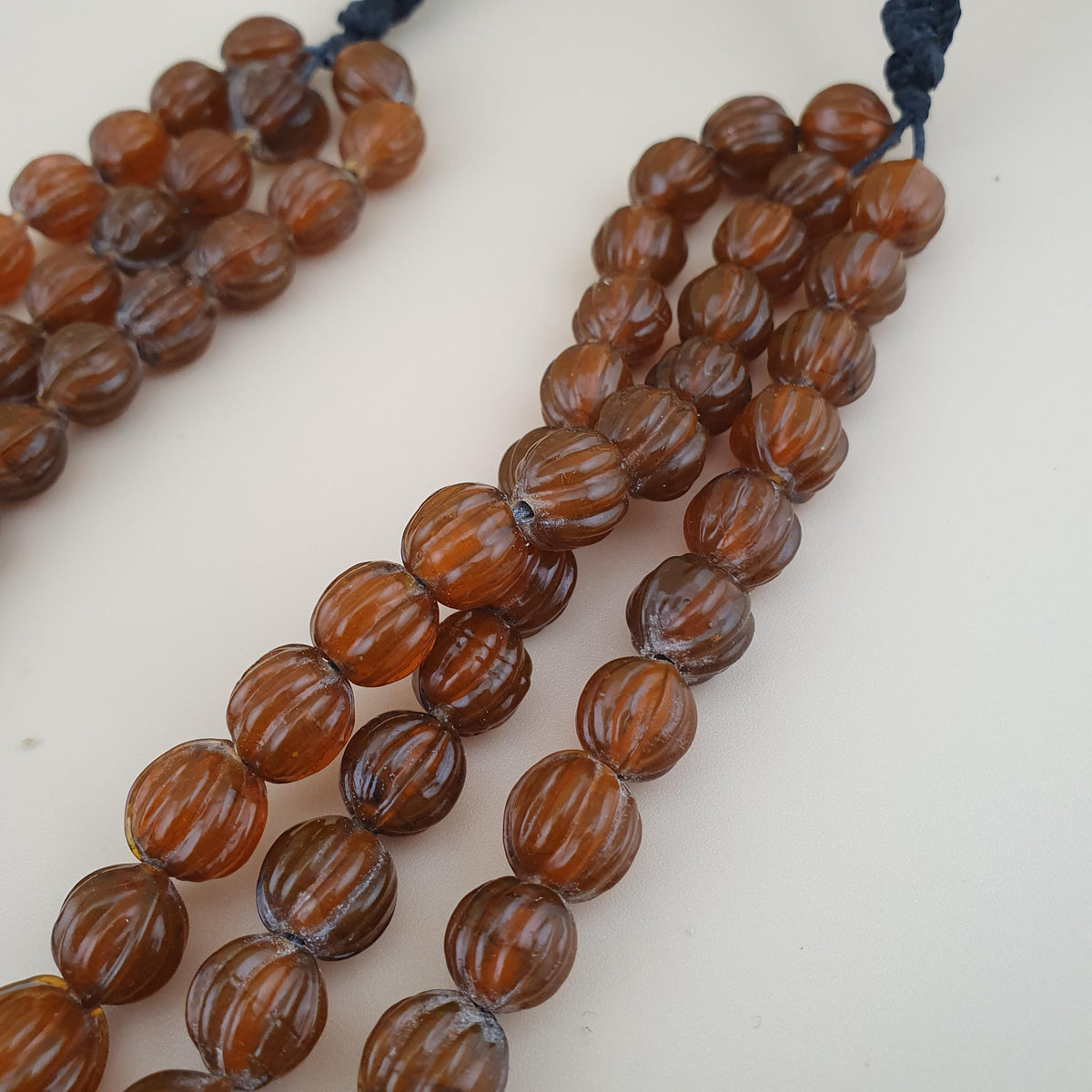 Collier vintage multibrins perles de verre jaune/marron forme melon 45,7 cm de long perles de 9-10mm
