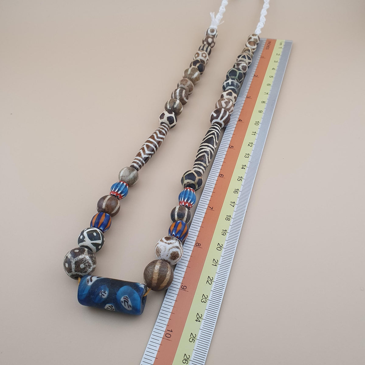 Collier Birman en perles Pumtek, Pyu et verre mélangées, Asie-Afrique, 50 cm