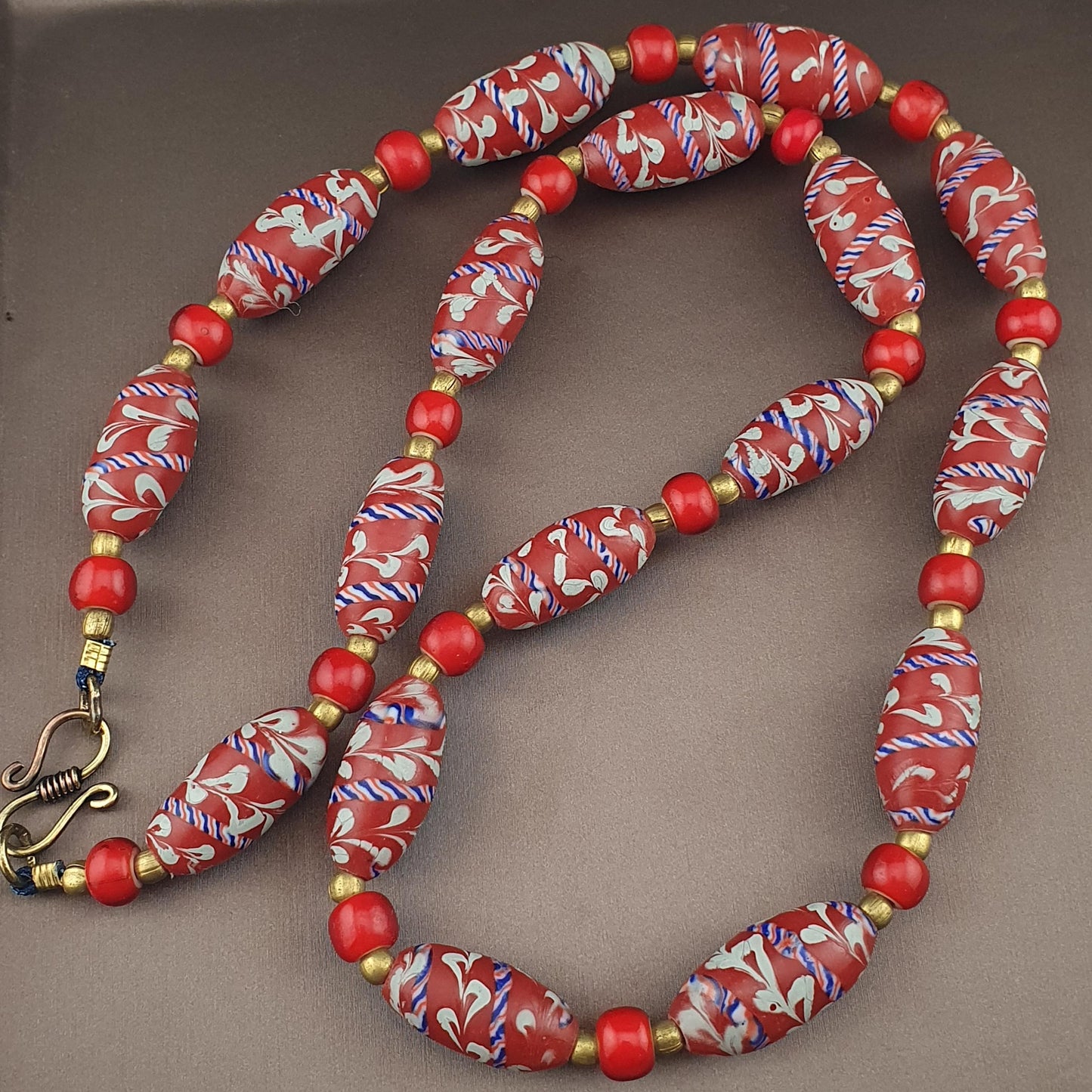 Antique Venetian Style Feather Desgin & Venetian Red WhiteHeart Glass Beads Necklace