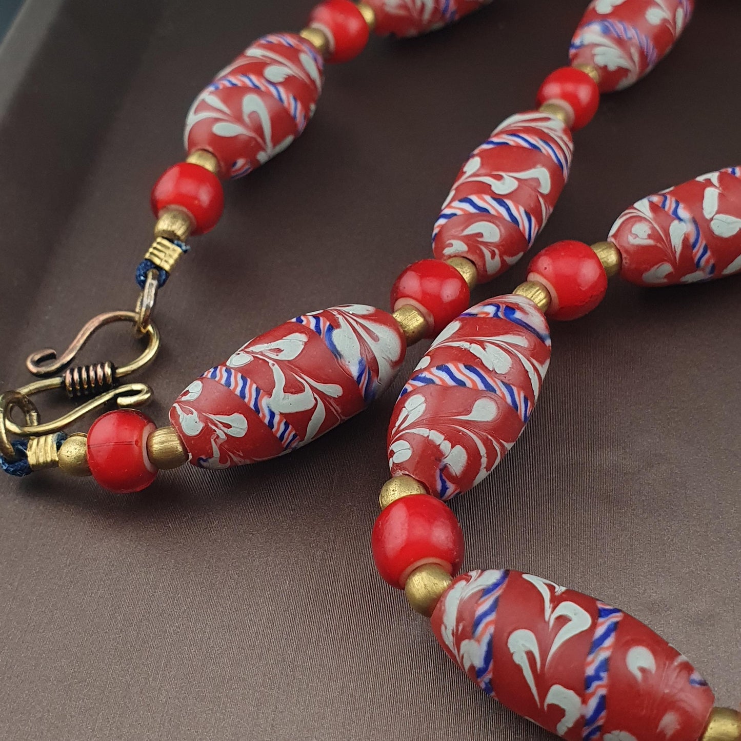 Antique Venetian Style Feather Desgin & Venetian Red WhiteHeart Glass Beads Necklace