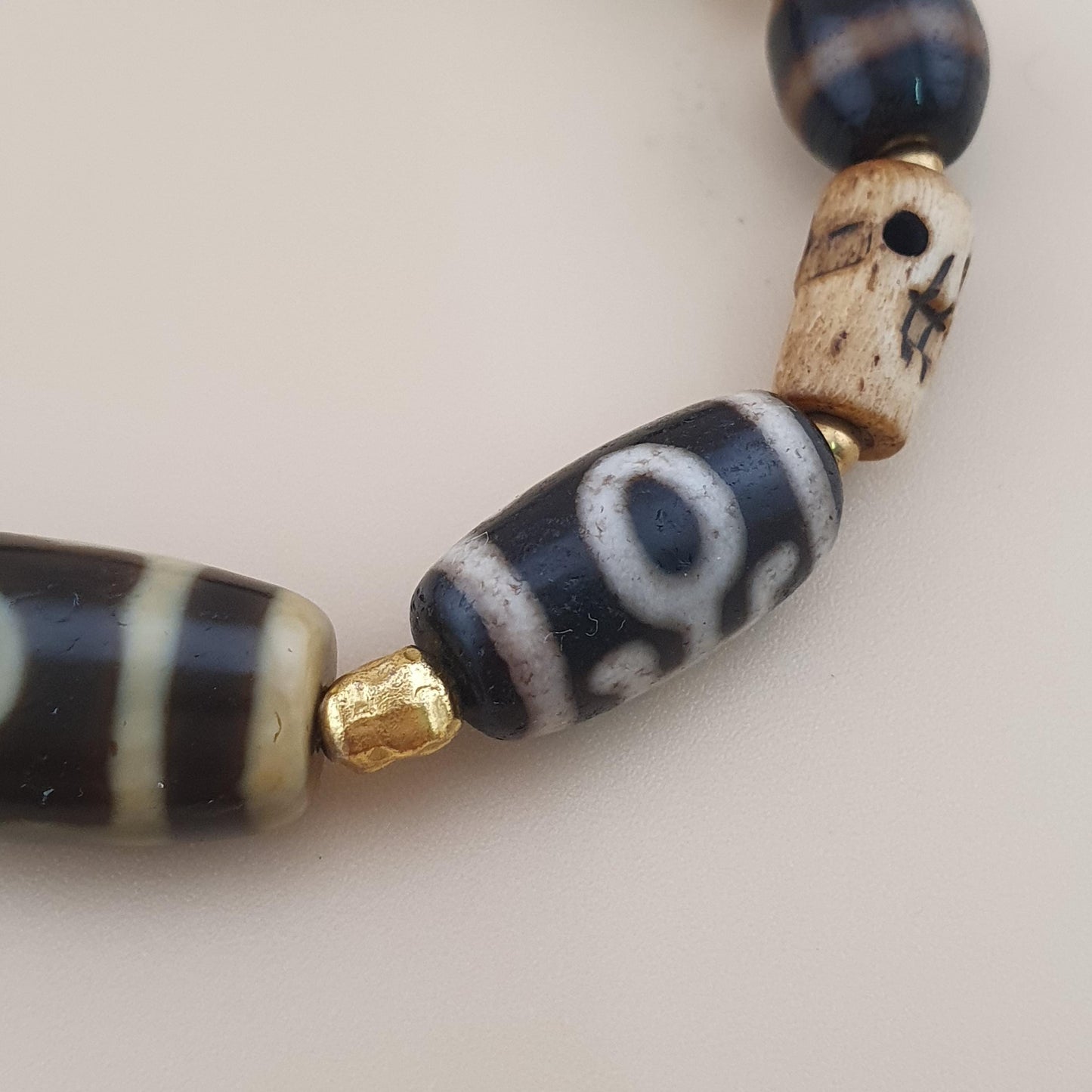 Vintage 2 Eyes Himalayan Tibetan & Unique Pattern Agate Beads Bracelet