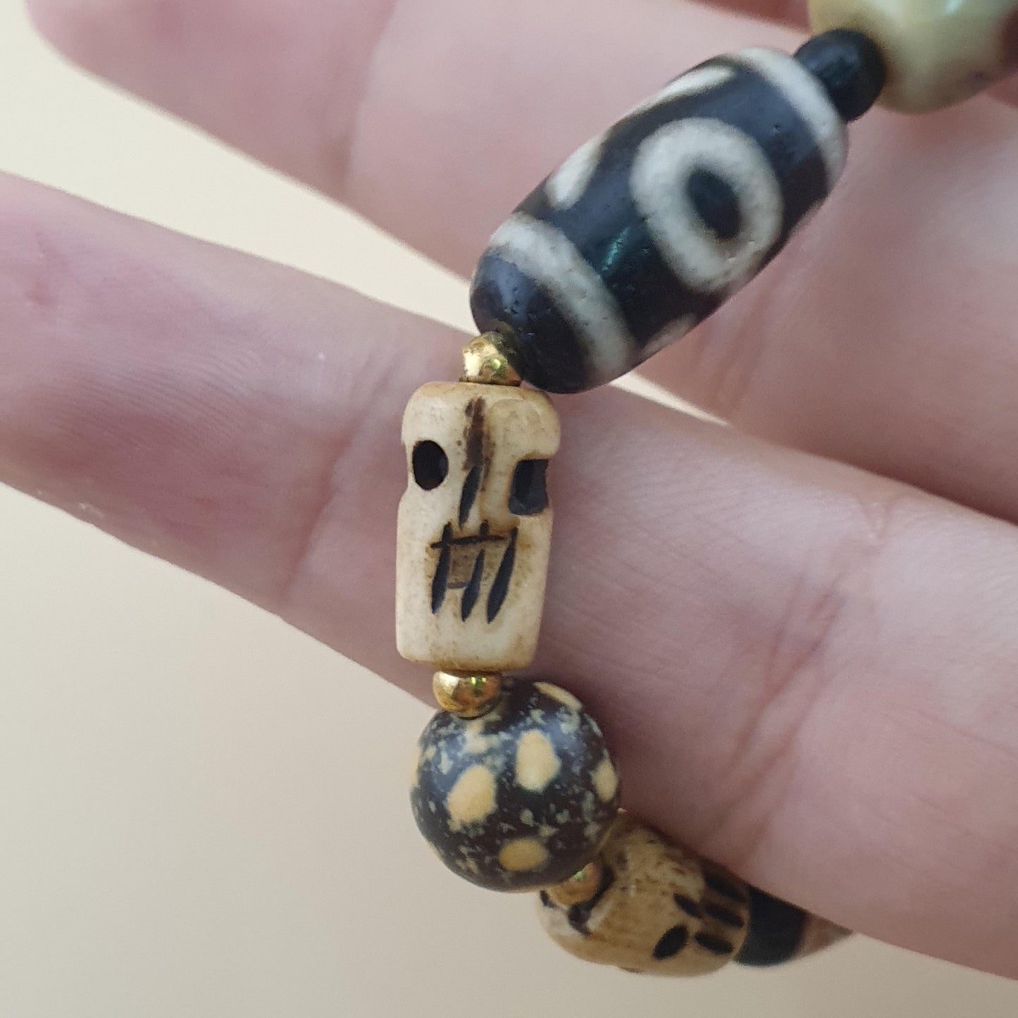 Vintage Himalayan Tibetan Treasure Vase Pattern & 2 Eyes Agate Beads Bracelet