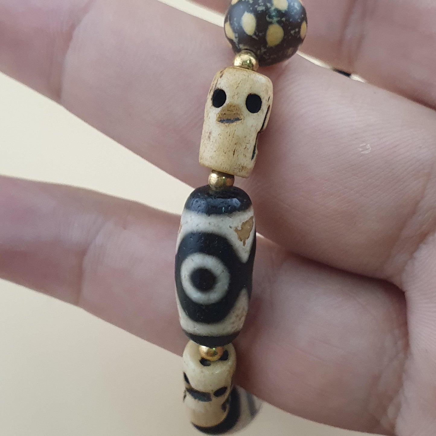 Vintage Himalayan Tibetan Treasure Vase Pattern & 2 Eyes Agate Beads Bracelet