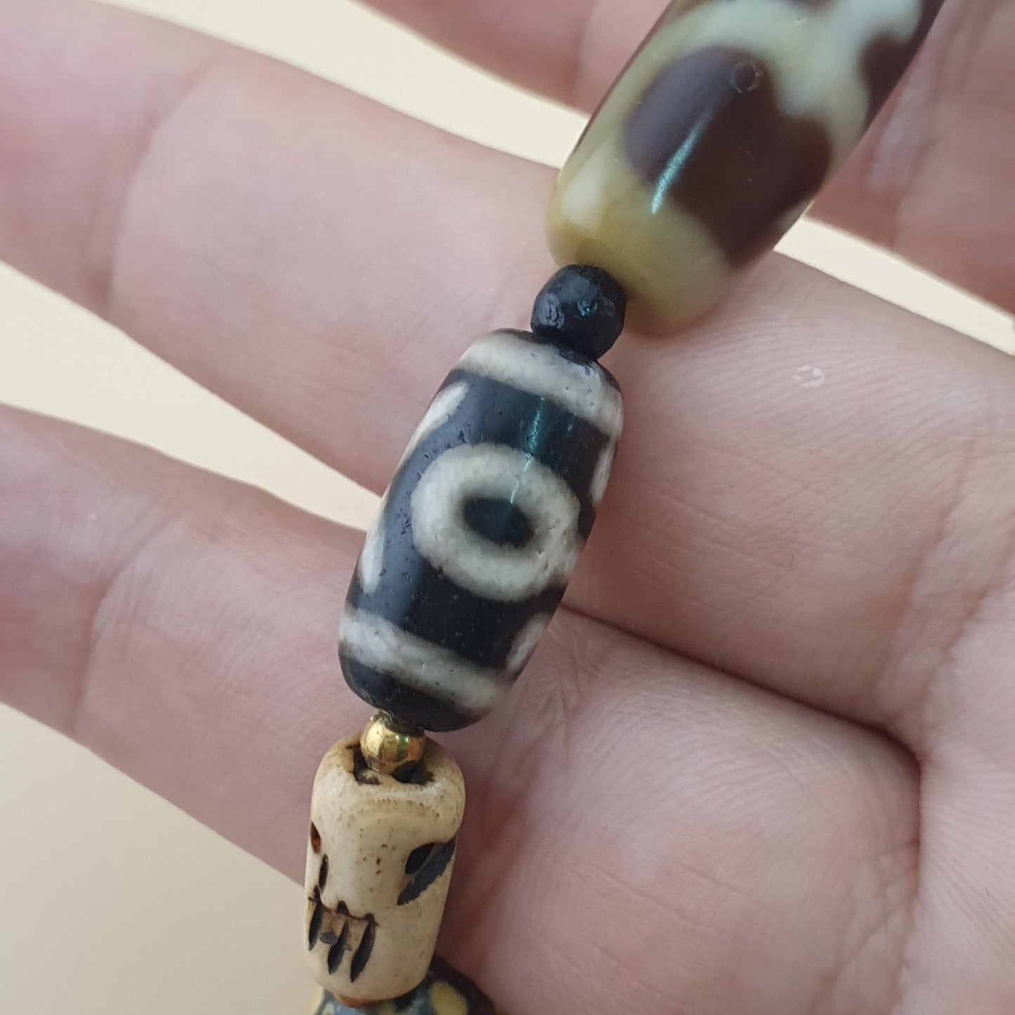 Vintage Himalayan Tibetan Treasure Vase Pattern & 2 Eyes Agate Beads Bracelet