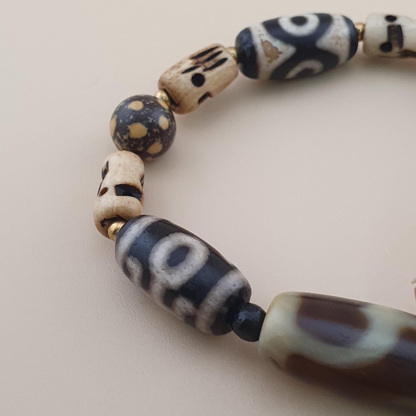 Vintage Himalayan Tibetan Treasure Vase Pattern & 2 Eyes Agate Beads Bracelet