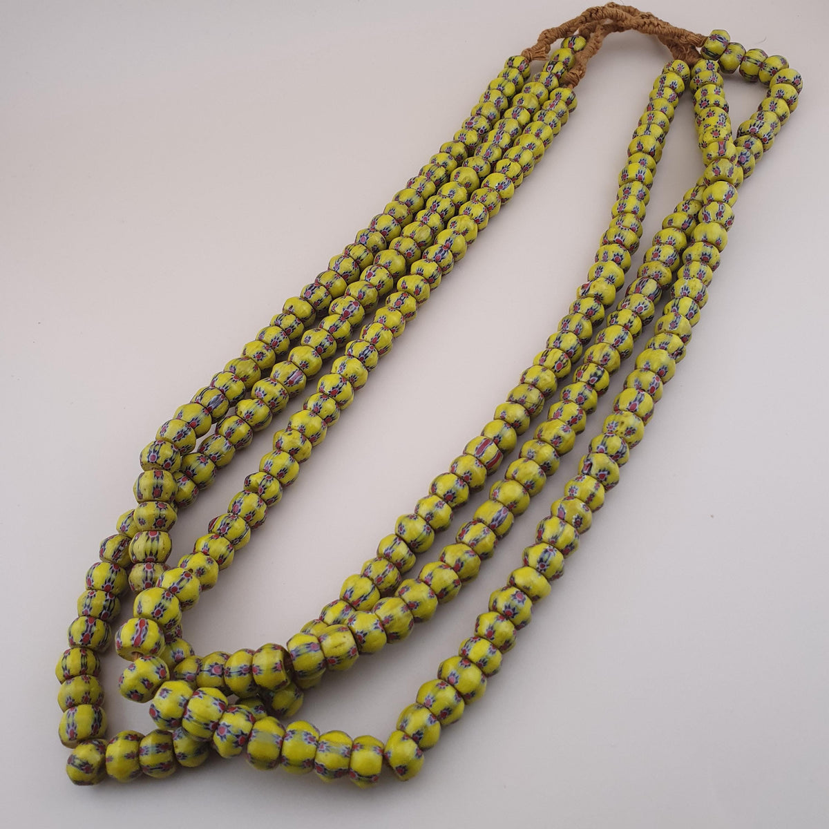 Colliers de perles de verre jaunes « yeux » de style vénitien vintage – 56 cm