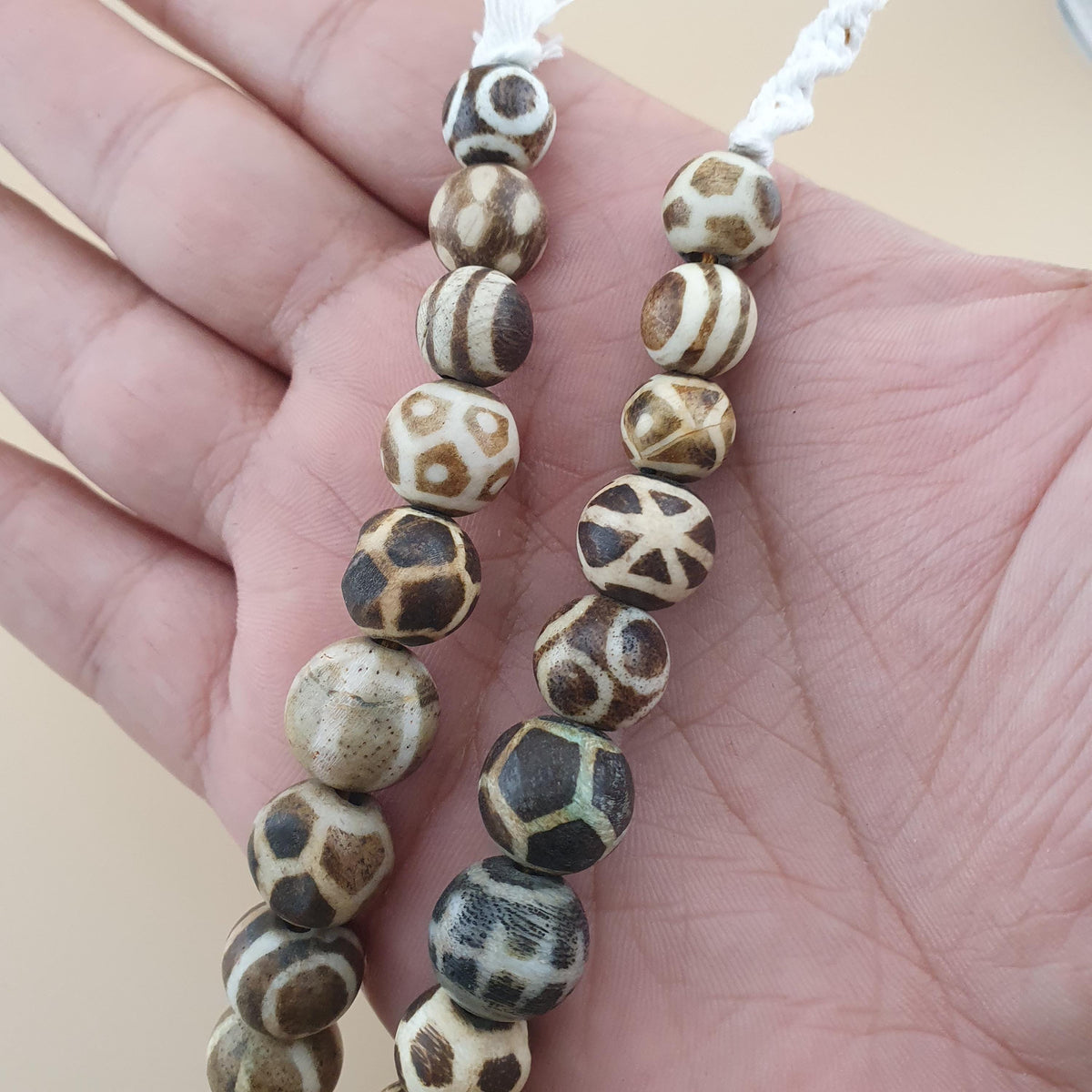 Collier Birman en perles Pumtek, Pyu et verre mélangées, Asie-Afrique, 50 cm