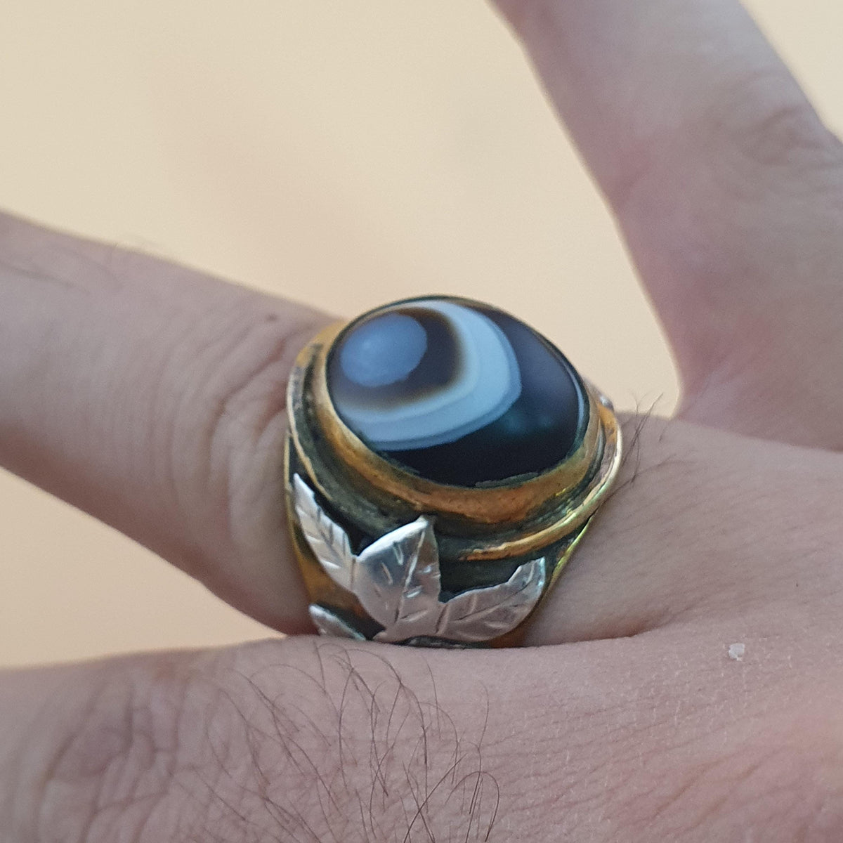 Bague œil d'agate Sulaimani vintage : incrustation florale en laiton et argent