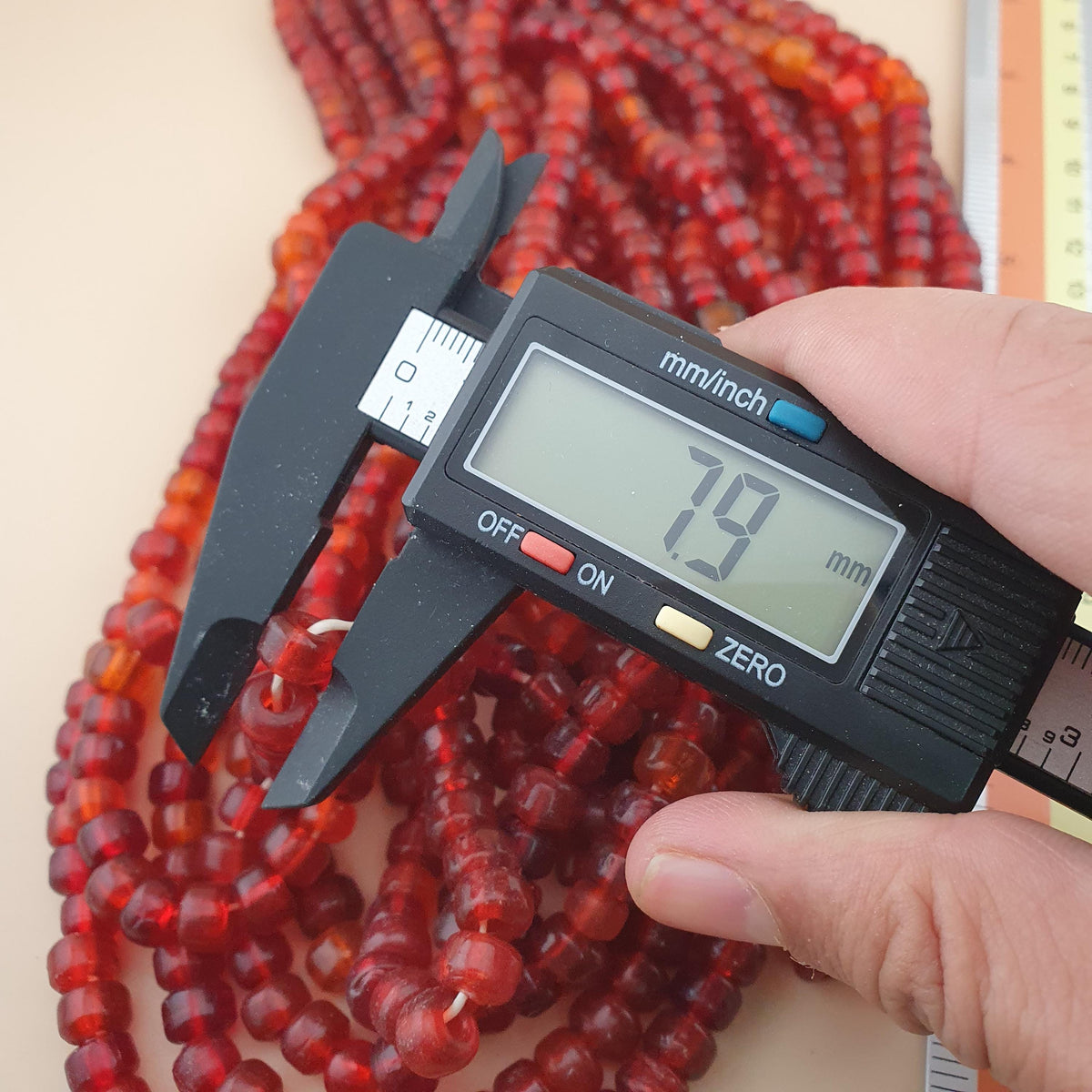 Collier de perles de verre vintage, style africain, orange et rouge, 61 cm
