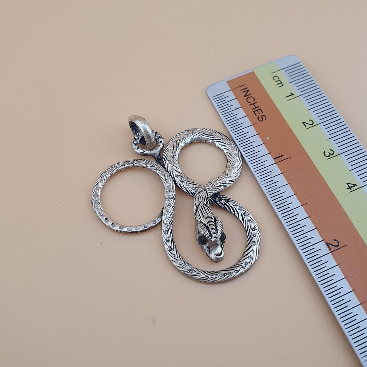 Pendentif en laiton vintage serpent, fait main magnifique
