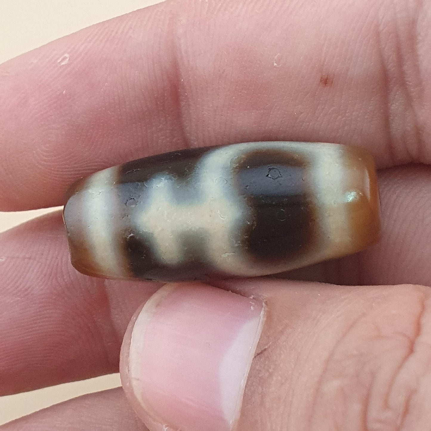Vintage Himalayan Tibetan Treasure Vase Pattern Agate Bead Amulet