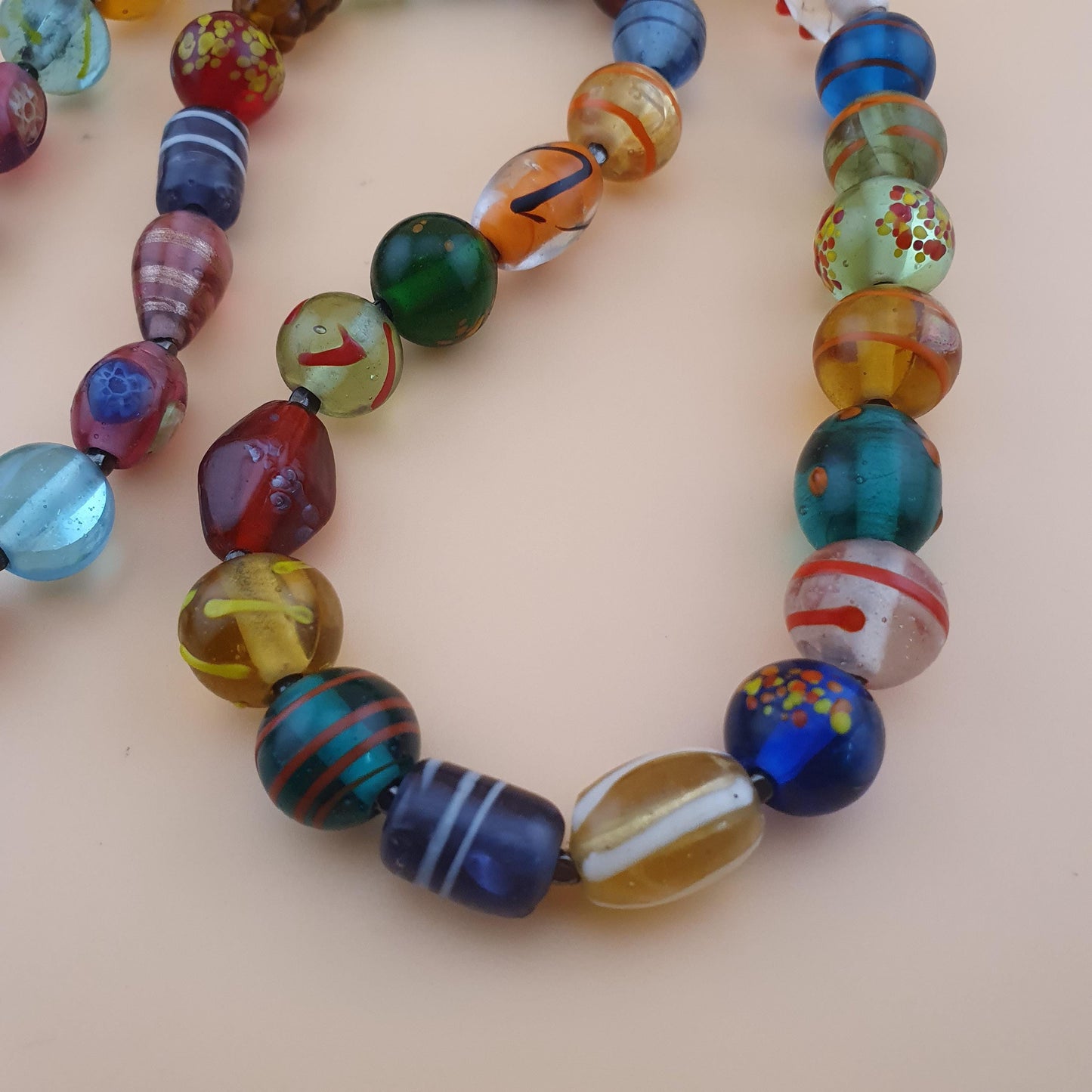 Halskette aus venezianischen Glasperlen im Vintage-Stil: Aventurin & Skunk Glas