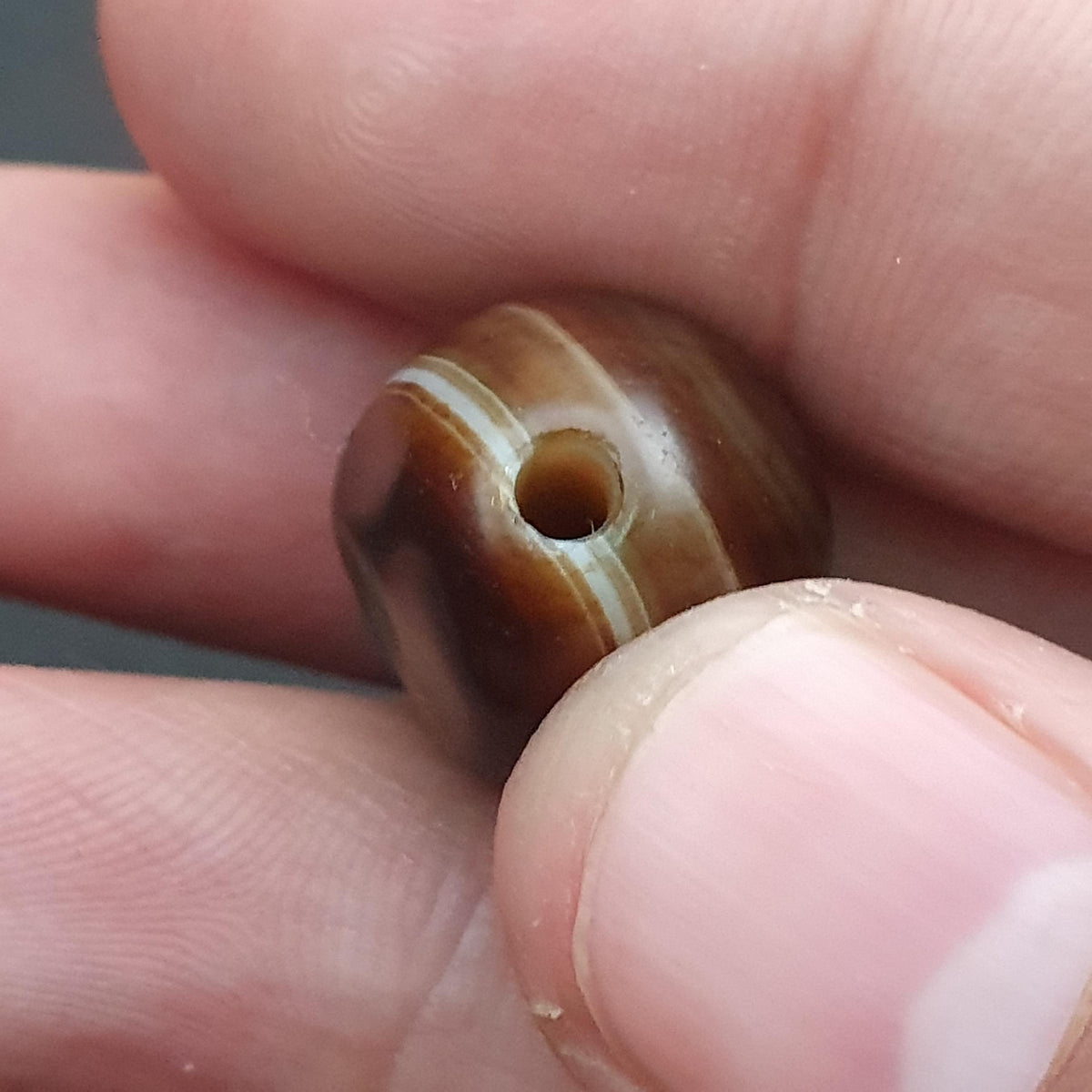 Amulette vintage en perles d'agate de Suleiman : Pierre gemme naturelle à motif œil