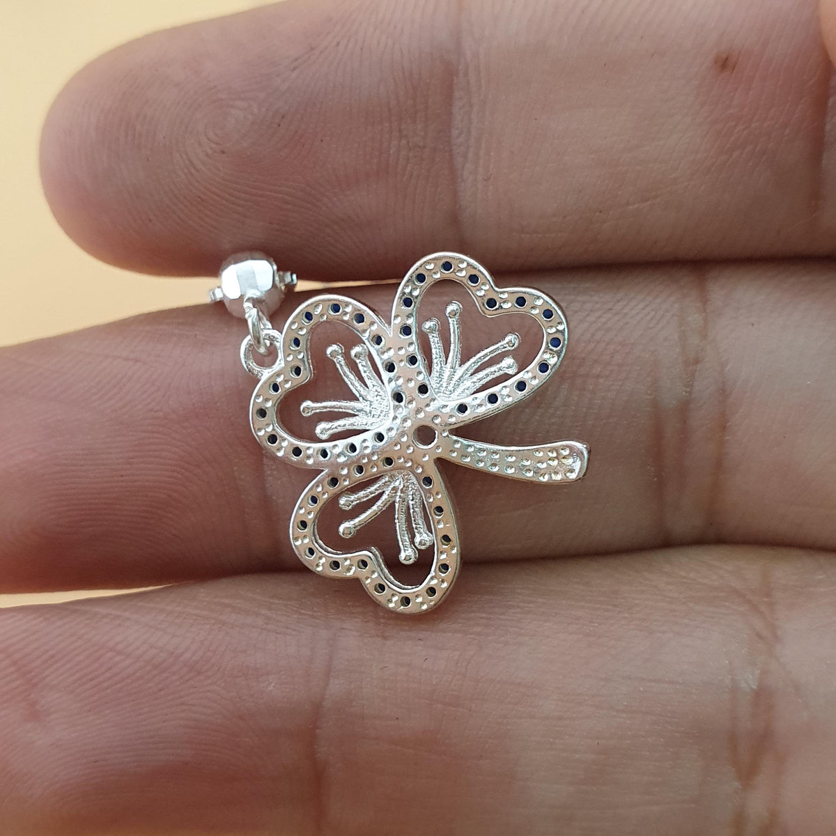 Elegant 925 Sterling Silver Four-Leaf Clover Pendant Blue & White Zirconia Stones Silver Chain