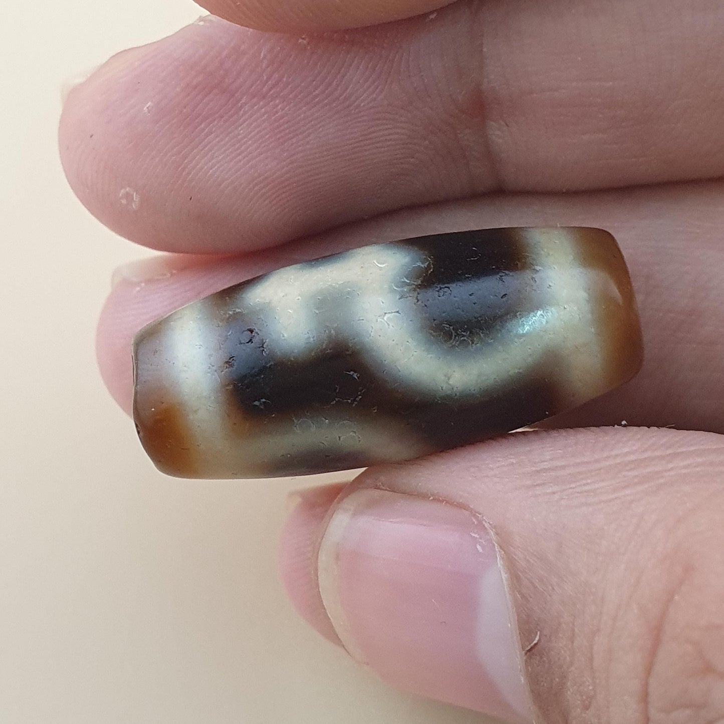 Vintage Himalayan Tibetan Treasure Vase Pattern Agate Bead Amulet