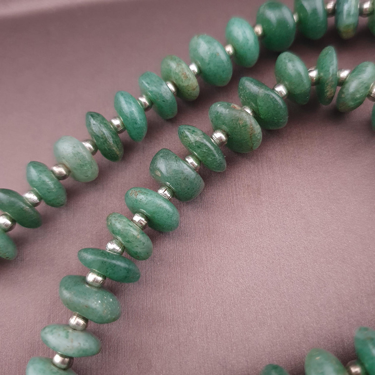 Collier de perles de jade en forme de pneu vintage