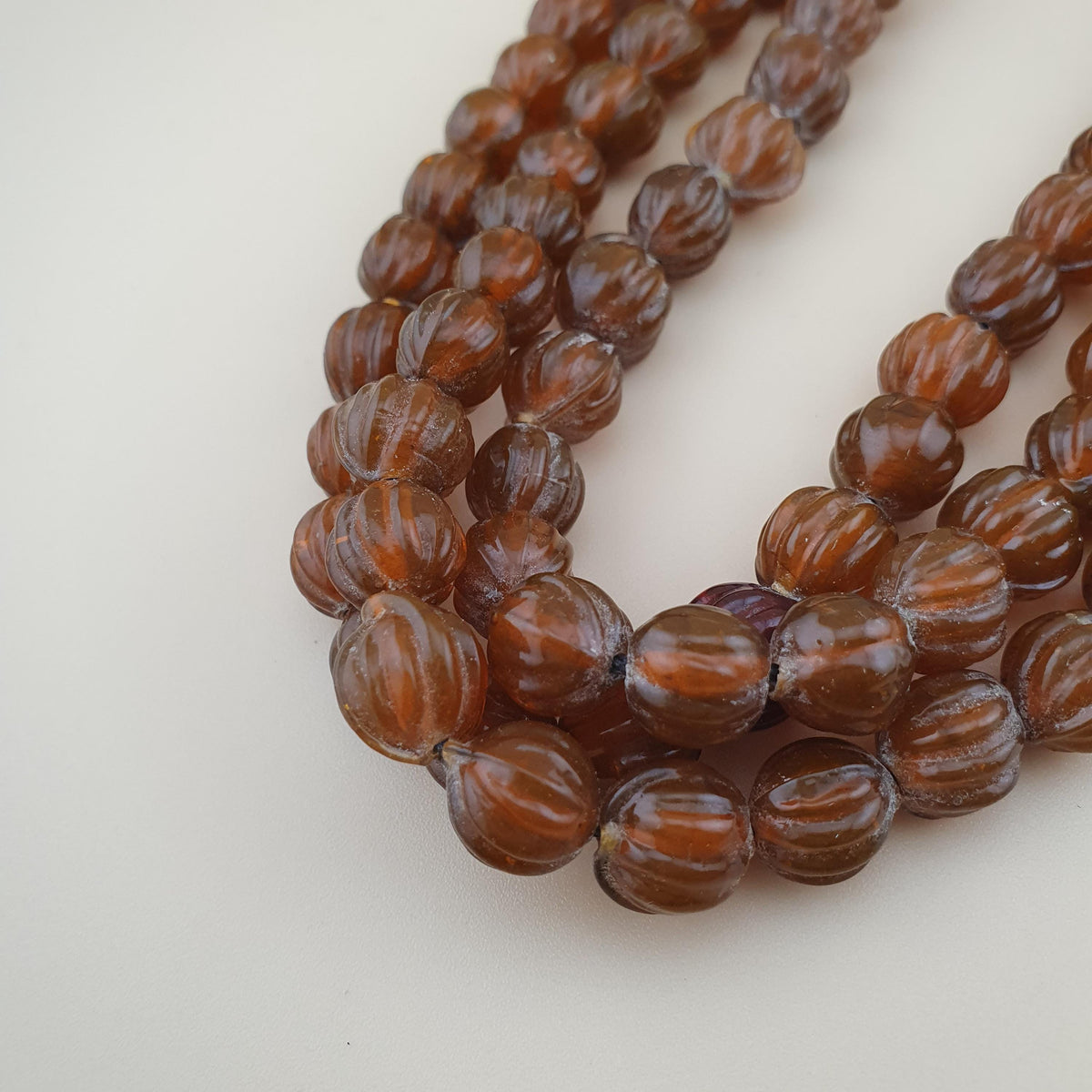 Collier vintage multibrins perles de verre jaune/marron forme melon 45,7 cm de long perles de 9-10mm