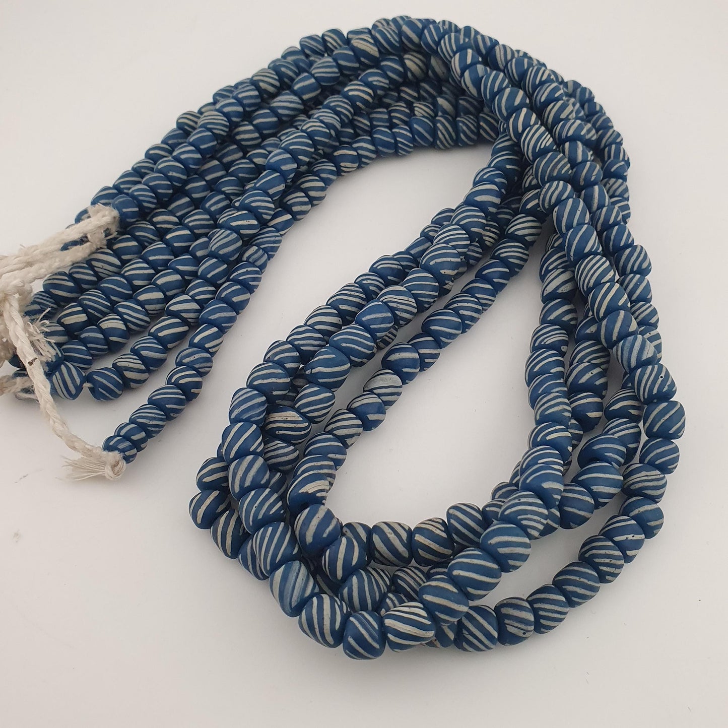 Vintage Afrikanischer Stil Weißer Streifen Blau 7mm -8mm Glasperlen Halskette Strang