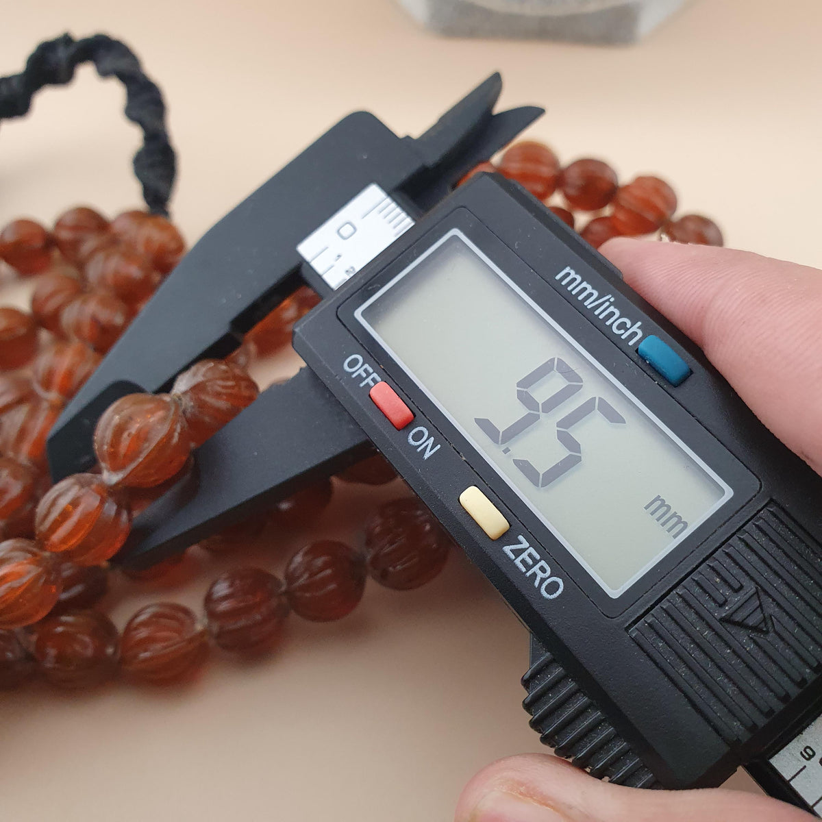 Collier vintage multibrins perles de verre jaune/marron forme melon 45,7 cm de long perles de 9-10mm