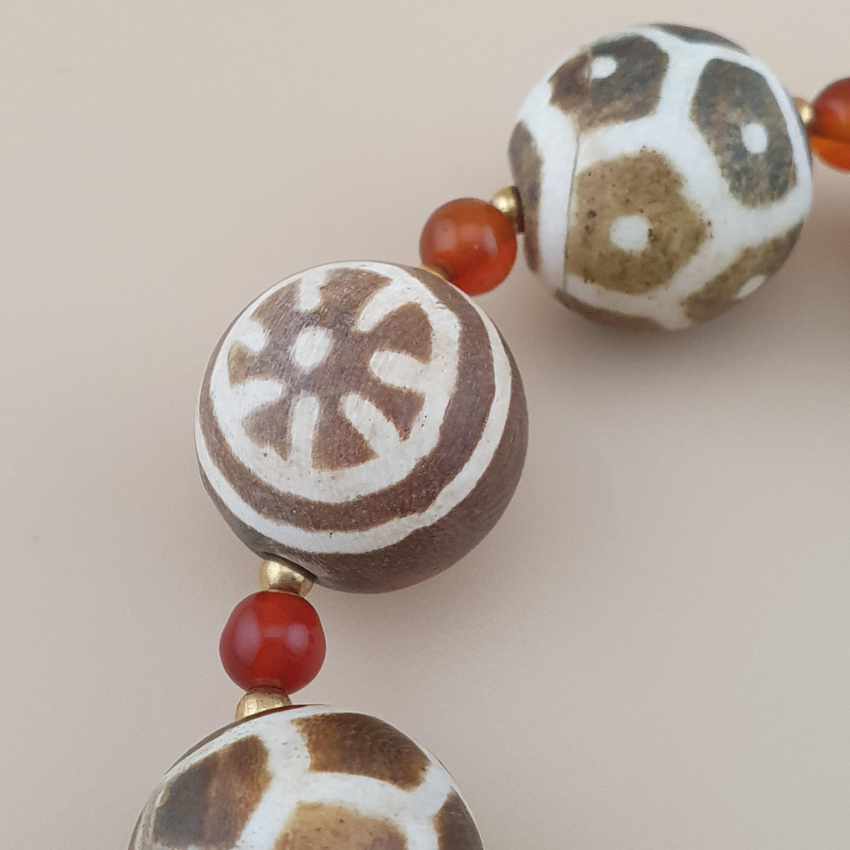 Bracelet vintage de perles Pyu Pumtek de Birmanie et cornaline