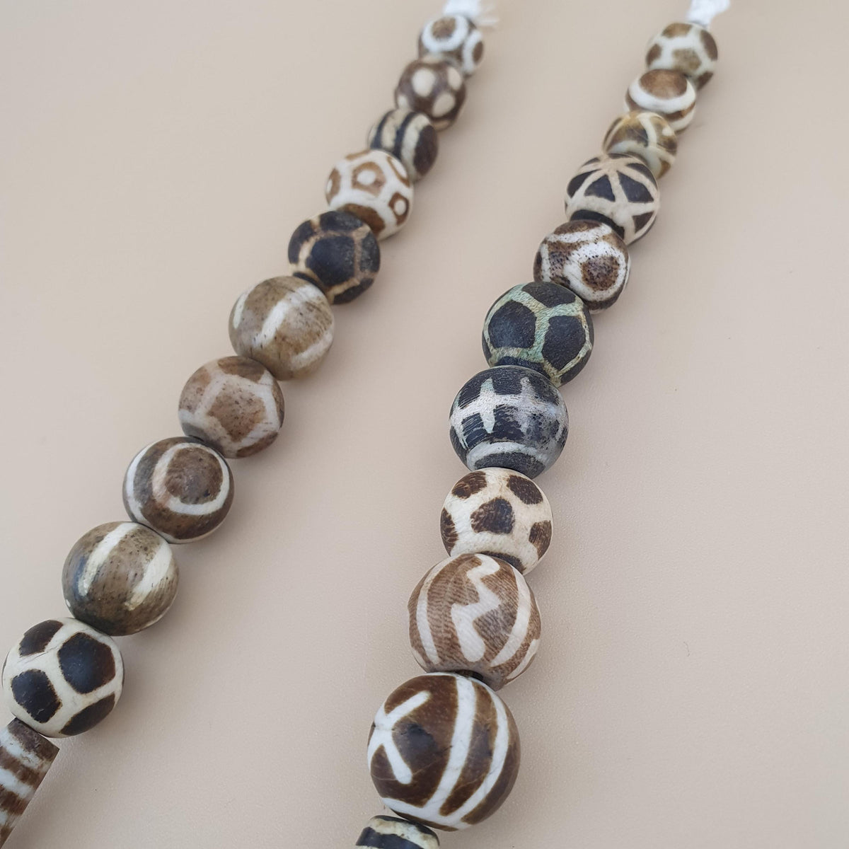 Collier Birman en perles Pumtek, Pyu et verre mélangées, Asie-Afrique, 50 cm