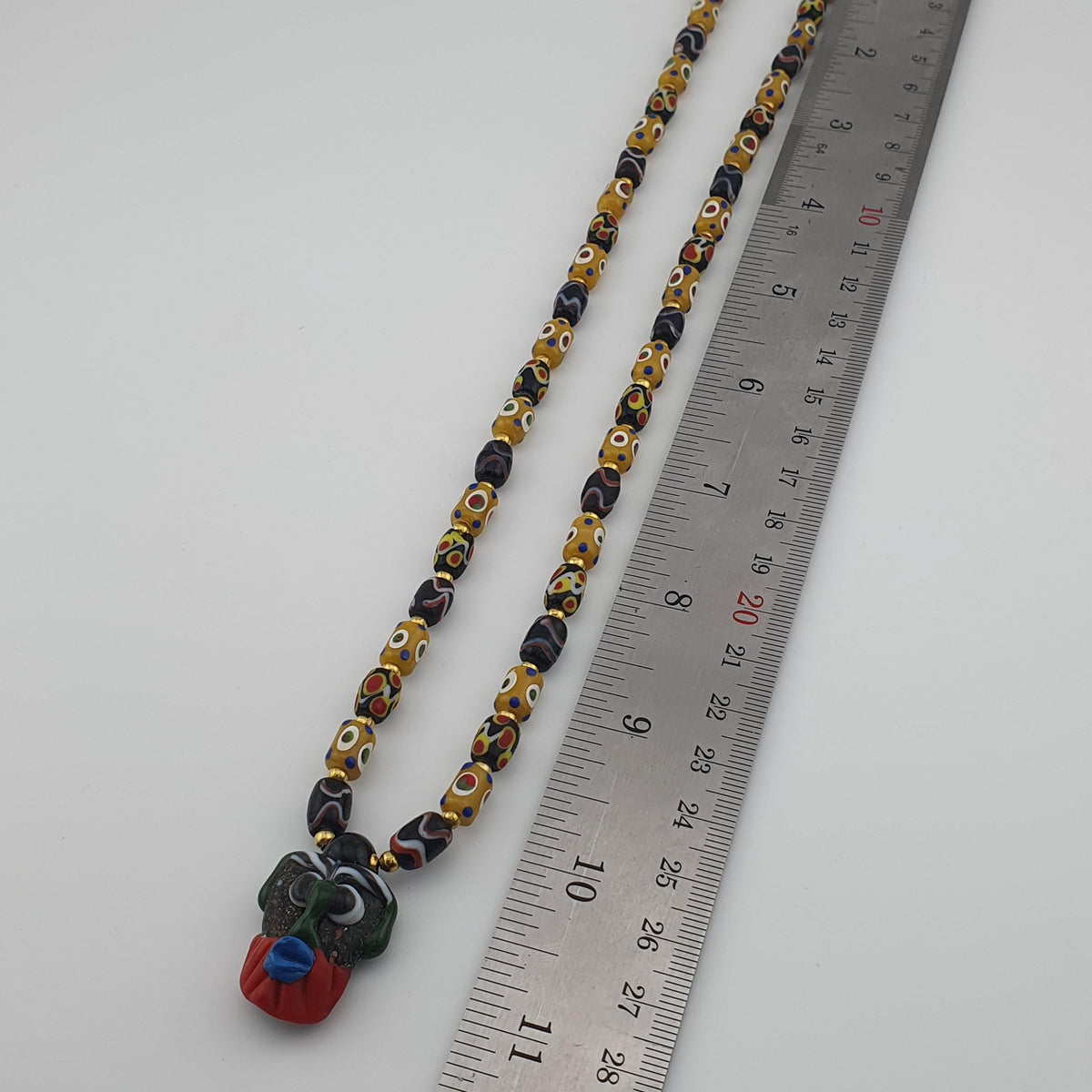 Collier de perles en verre œil vénitien et pendentif ancien en verre