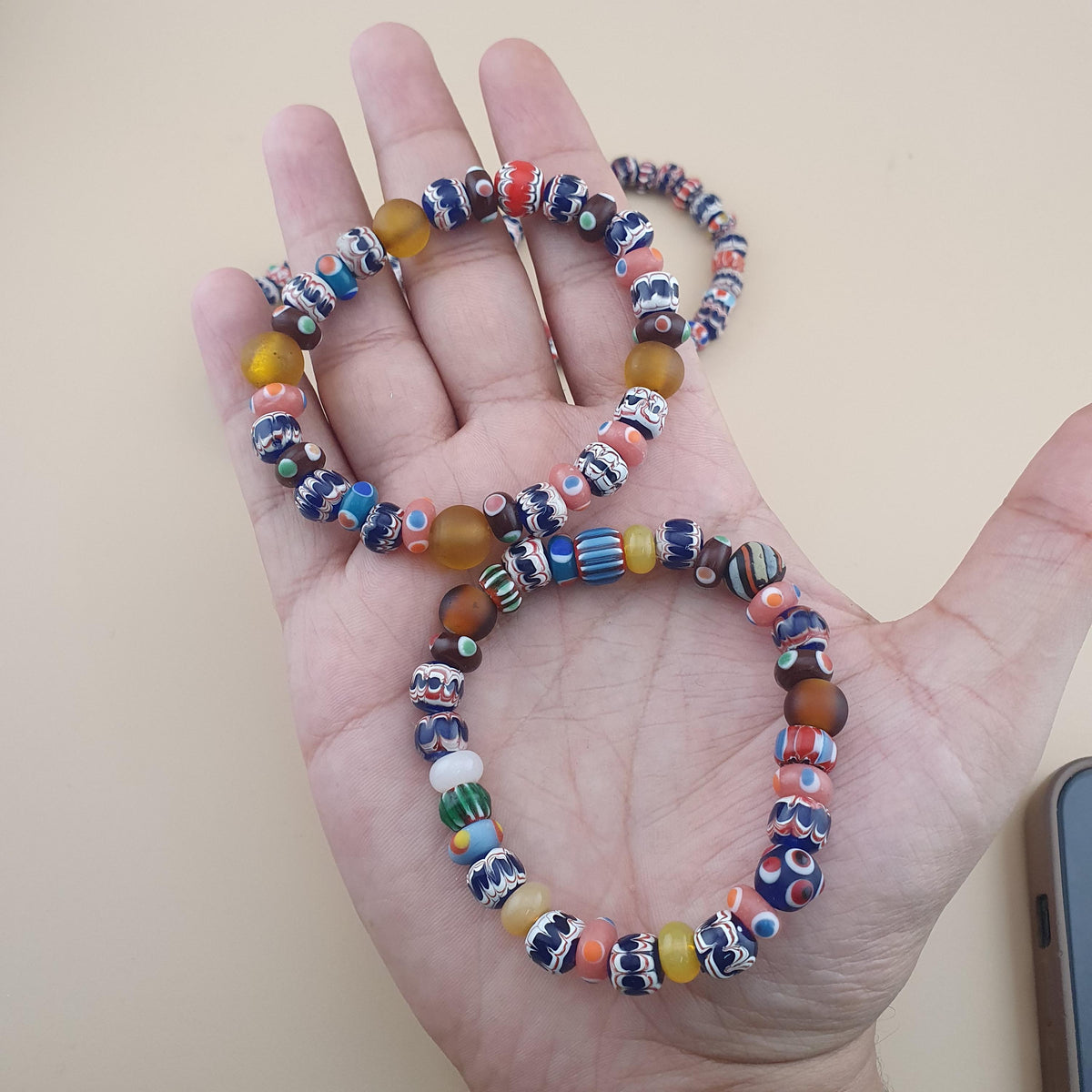 Lot vintage de 4 bracelets avec perles en verre de style vénitien mélangées