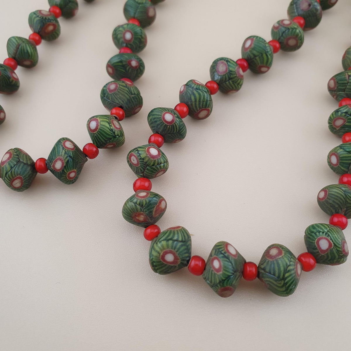 Collier de perles en verre Vintage Gabri Style Eyes & WhiteHeart de Venise de 22 pouces