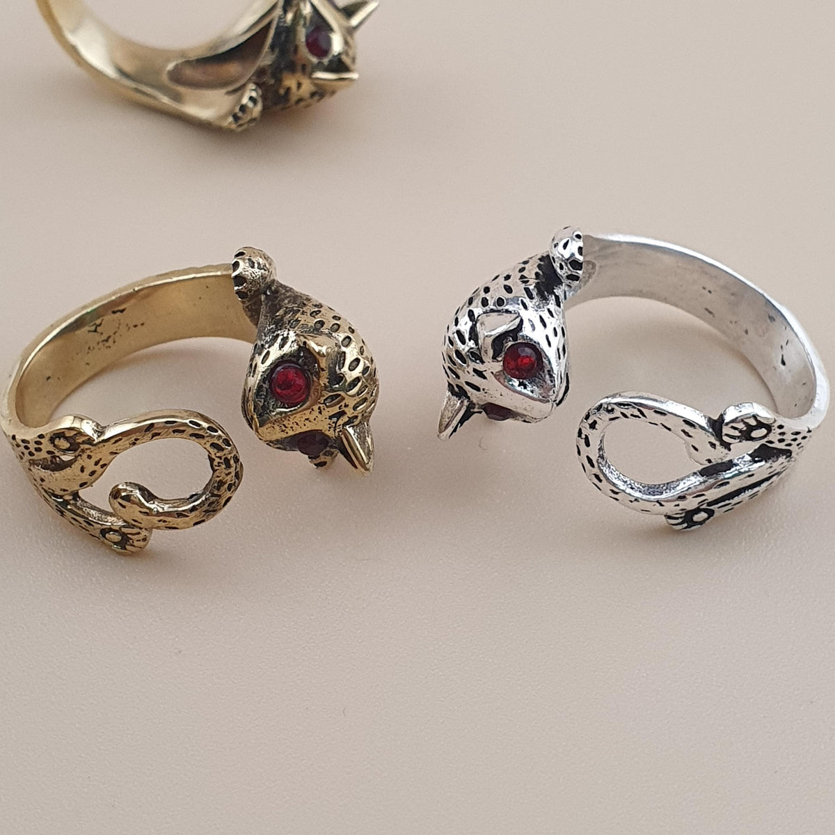 Bague ajustable Panthère / Léopard Gothique Vintage avec Yeux Rouges